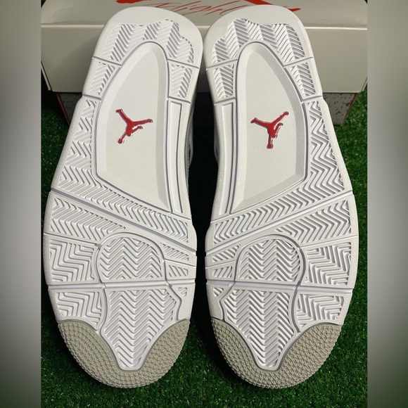 Jordan 4 - Picture 3 of 6